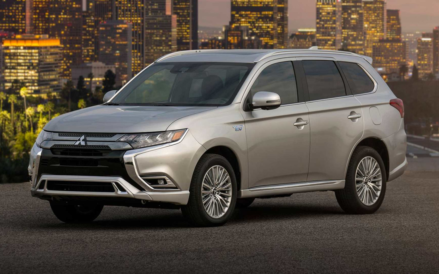 Mitsubishi Outlander PHEV Exceed S 2021 SUV Drive